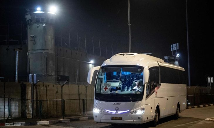 بعد إلغاء منعها..”إسرائيل” تقيد زيارات الصليب الأحمر للأسرى الفلسطينيين