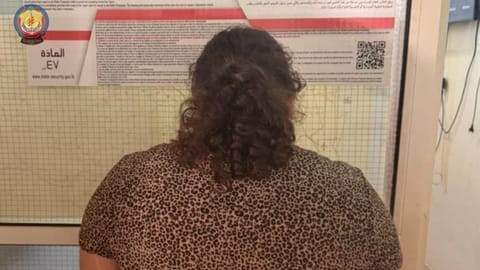 استدرجت ضحاياها بذريعة تأمين انتسابهم إلى كلية الطب!