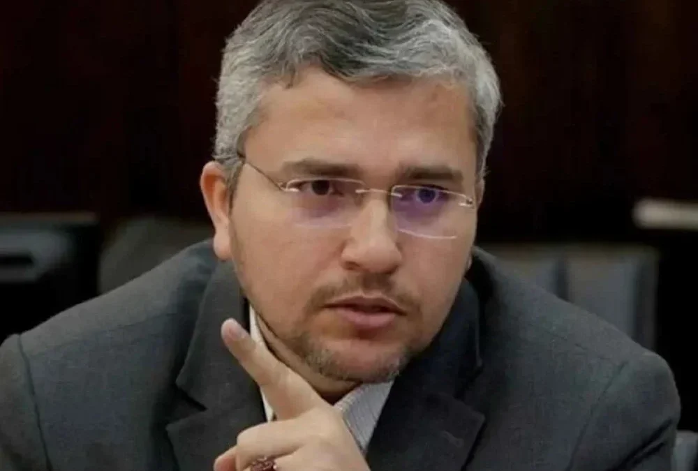 رضائي: وقوع هجوم أميركي شامل على إيران قد يدفعها إلى تغيير عقيدتها النووية