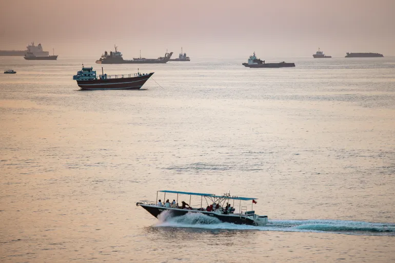 إيران: فقدان الاتصال بسفينة صيد على متنها 17 بحارا